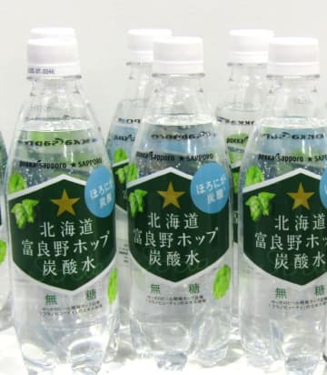 語りたくなる、ほろにが炭酸水「北海道富良野ホップ炭酸水」好調　アルコール代替ほか飲用シーンに広がり　ポッカサッポロ