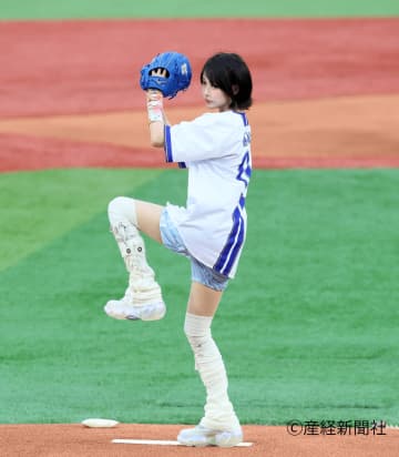 3年連続ノーバン成功！あのちゃんの美脚フォームに大歓声