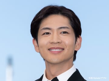 松下洸平が人気ドラマの姉弟と再会！　懐かしのショットの数々に「これはエモい」「嬉しすぎる」