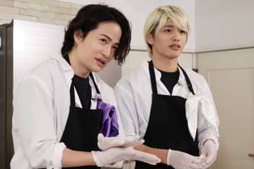 『タイムレスマン』穴埋めクッキング第2弾　力を合わせて「羽根付きギョーザ」に挑戦