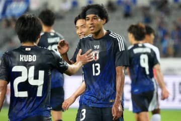 E-1選手権5得点と大暴れのジャーメイン良、大会MVP＆得点王をW受賞！　最優秀GKは大迫敬介