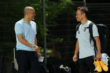 小野伸二も感嘆。E-１連覇の日本で「彼の存在感はやっぱり大きい」。38歳のレジェンドに、柿谷曜一朗は「チームを素晴らしい方向に持っていってくれる」