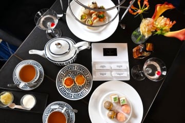 大阪のホテルで斬新コラボ、香水とアフタヌーンティー…相性いかに！？
