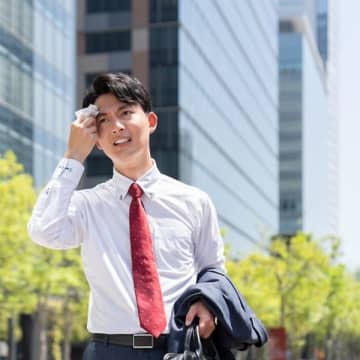 汗をふく…そのひと手間で相手への印象は大きく左右される【ビジネスマナー常識チェック】