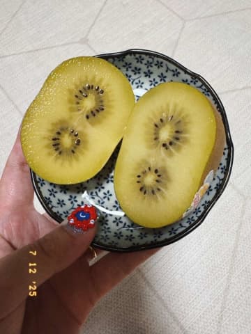 スーパーで買ったキウイを切ったら→衝撃的な断面登場　まさかの〝異変〟に1.5万人驚がく