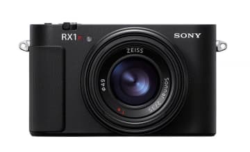超高性能がここまでコンパクトに！ 約6100万画素のフルサイズコンデジ「RX1R III」誕生