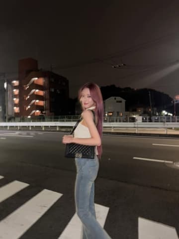 ITZY ユナ、日本を満喫中！？女神のようなビジュアルに視線釘付け