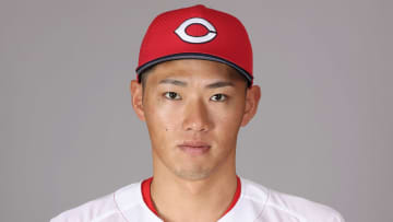 【広島】中村奨成が負傷交代　ダイナミックなスライディングキャッチも…受け身の際に右肩を痛めたか