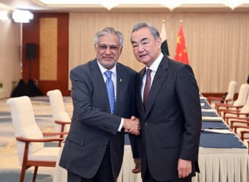 王毅氏、パキスタン副首相兼外相と会談
