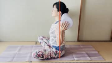 ねじるだけで、姿勢もお腹もすっきり！ピラティス「スパイン・ツイスト」