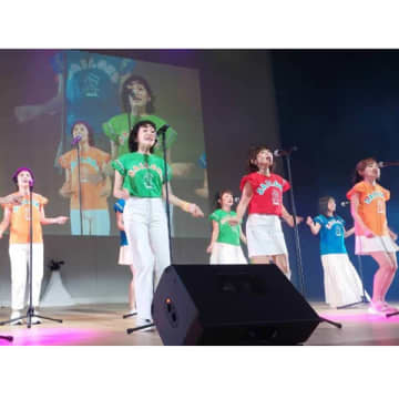 「おニャン子クラブ結成40周年コンサート」今も変わらぬファンの熱気と“終わらない夏休み”