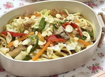 冷めてもおいしい！お弁当にも◎「野菜たっぷり塩焼きそば」レシピ