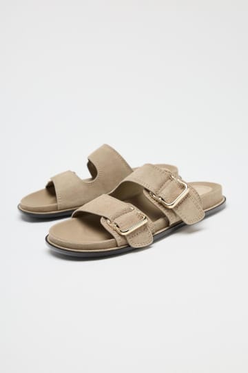 “素材感”で差がつく！【ZARA】40・50代が取り入れたい♡「スエードサンダル」