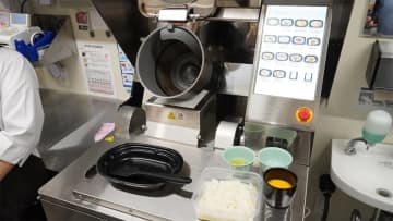 ローソン／「炒める」調理ロボを試験導入、できたてのチャーハンや野菜炒め提供