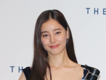 ロングヘアに気品漂いまくる新木優子。本人が明かした“超シンプル”なヘアケアの極意