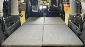 ついに見つけた「ミニバンの正解」。寝る、くつろぐ、積める。“万能キャンパー”が毎日使えて頼もしい。