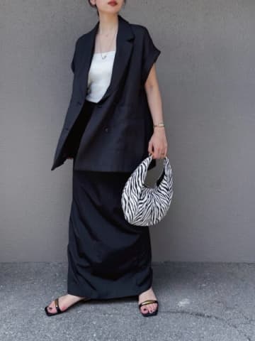 夏も断トツで「黒スカート」が頼れる！重見え回避＆着やせも叶う♡大人のモノトーンコーデ5選