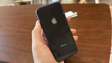 「カメラなしiPhone」って何だ！？ SEモデルで22万円の激レア端末の正体とは