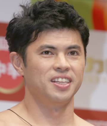 小島よしお、『鬼滅の刃』猗窩座コスプレで期日前投票を報告⇒「その格好で行ってきたの」とクオリティに驚きの声