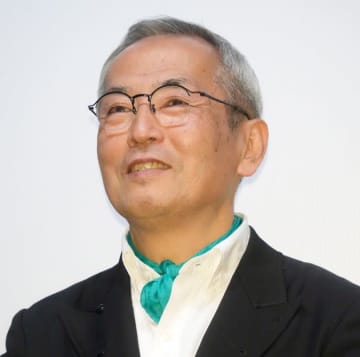 土井善晴の縁起が良い“茶柱ショット”に「いいね」6万超え。「急須と茶碗がいい感じに渋い」と茶器も話題に