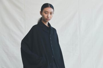 「Y’s....」ドルマンスリーブの黒アウターやレースジャケット、更紗風ブラウスも
