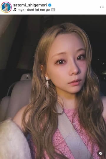 「天使過ぎ」重盛さと美36歳、安定のかわいさ愛犬と2ショ　海に映えるへそチラコーデ「どんどん綺麗に」