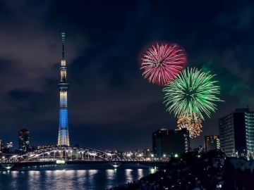 東京にも花火大会のシーズン到来！ 「打上数1万発超え」都内屈指の人気花火大会4選の見どころ