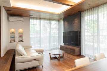 上質な音に心安らぐ2つのテレビシアター。みんなで過ごすLDKとじっくり浸れる寝室で優しい響きに包まれる