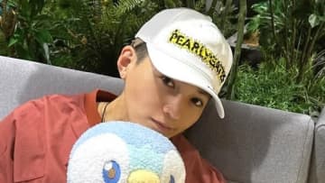 「少年の顔になってる！」八木勇征 ポケモンに囲まれた幸せ全開ショットを披露！「目がキラキラしてる！」「好きが伝わってくる」