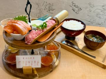 【自由が丘】国内ではここだけ！7種類のいくらの食べ比べができる『いくら丼 波の』
