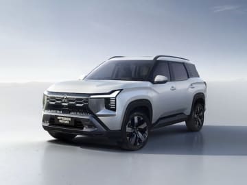 三菱自、インドネシアで新型3列SUVシート『デスティネーター』世界初公開