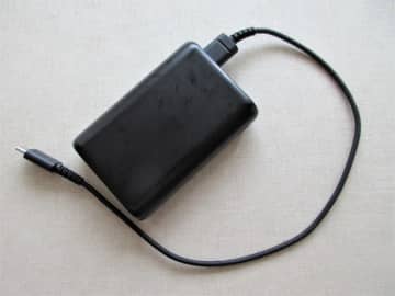 知らないと危ない！ “動く火種”「モバイルバッテリー」発火事故が夏場に急増…やってはいけないNG行動・正しい対策は？ 専門家が解説