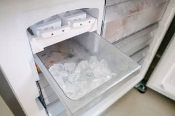 冷蔵庫の製氷機にしてはいけないNG行為５つ…ジュースを入れるのは絶対ダメ？