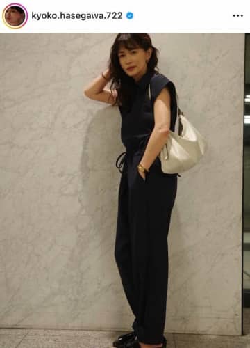 長谷川京子46歳、背中ざっくり水着ショット　モルディブを満喫...「スタイル抜群」「ヘルシーな美しさ」