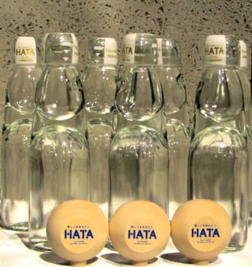 プレミアム瓶ラムネが登場　製造打ち切りになったオールガラス製を進化させて復活　高付加価値商品として業務用に提案　ハタ鉱泉