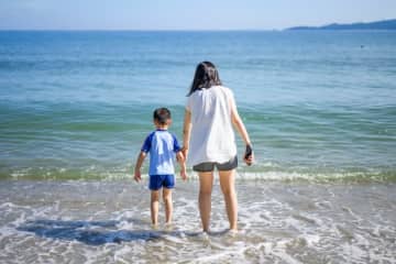 子どもとの海水浴、注意点とアドバイスをライフセービング協会が紹介。「ライフジャケット＝万能」ではない
