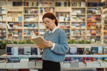 太宰治の『一歩前進二歩退却』あらすじ紹介。作家が思う「最高の読者」の本質とは？