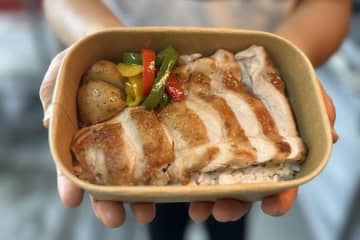 那覇空港のCoralway、「ブエノチキン」「ブエノチキンステーキ弁当」を販売　水〜土曜限定
