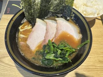 【市ヶ谷の家系ラーメン】吉村家直系＋小室ファミリー『横浜家系ラーメン てつ家 市ヶ谷』の「チャーシュー麺」は夏に最適な一杯！