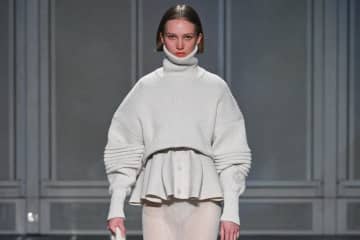 CFCL 25-26年秋冬コレクション、「線」で描くブランドの軌跡