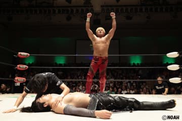 OZAWAが蹴りを頭部に受けレフェリーストップのKO負け！新王者の拳王は12時間後にKENTAと初防衛戦へ！