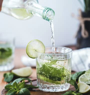 この組み合わせ、夏の正解だった…7月20日は夏割りの日！焼酎もジンも"冷たい一杯"で激ウマ化！家で簡単レシピ4選！