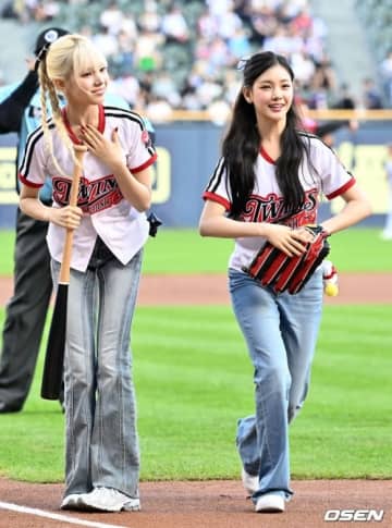 【PHOTO】Baby DONT Cry イヒョン＆ミア、始球・始打式に登場…キュートな笑顔