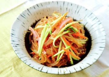【クックパッドで人気】水戻し不要で爆速完成「春雨サラダ」を作ってみた！