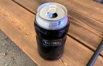 夏の必需品！キャンプを快適にしてくれる優秀すぎる保冷缶ホルダーの実力とは？