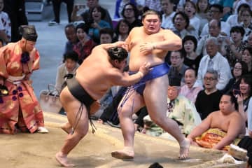 「93歳には見えません！」大相撲で危機一髪の場面に遭遇した“お馴染みベテラン俳優”にファン反響！「ガチの好角家」「ちょっとヒヤっとした」