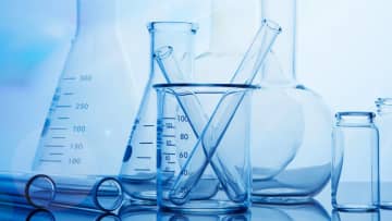 医薬品に200％関税…米製薬企業の約10年前の「海外移転断念」の選択は正解だったのか【国際税務の専門家が解説】