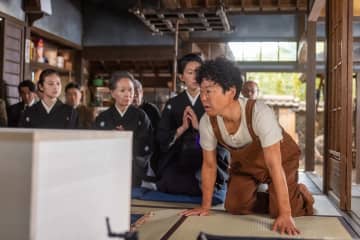 阿部サダヲにしか演じられない役ばかり　『あんぱん』の“妖精”から『しあわせな結婚』へ
