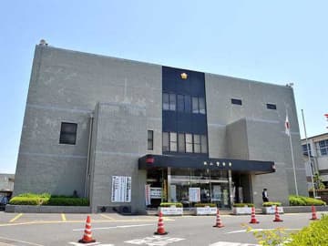 女子高校生を盗撮しようとした疑い…カラオケ店員の男を逮捕　勤務する店の女子トイレ個室内で盗撮未遂　相談を受けた女子生徒の母親が通報　「女性客がトイレに入るのを見てやった」と話す22歳