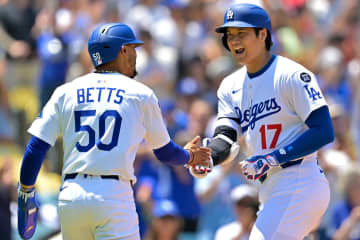 大谷翔平が逆方向へ34号２ラン！ 今季初の“２番”起用に応える一発にロバーツ監督もニンマリ「ショウヘイに頼めば、何でもやってくれる」